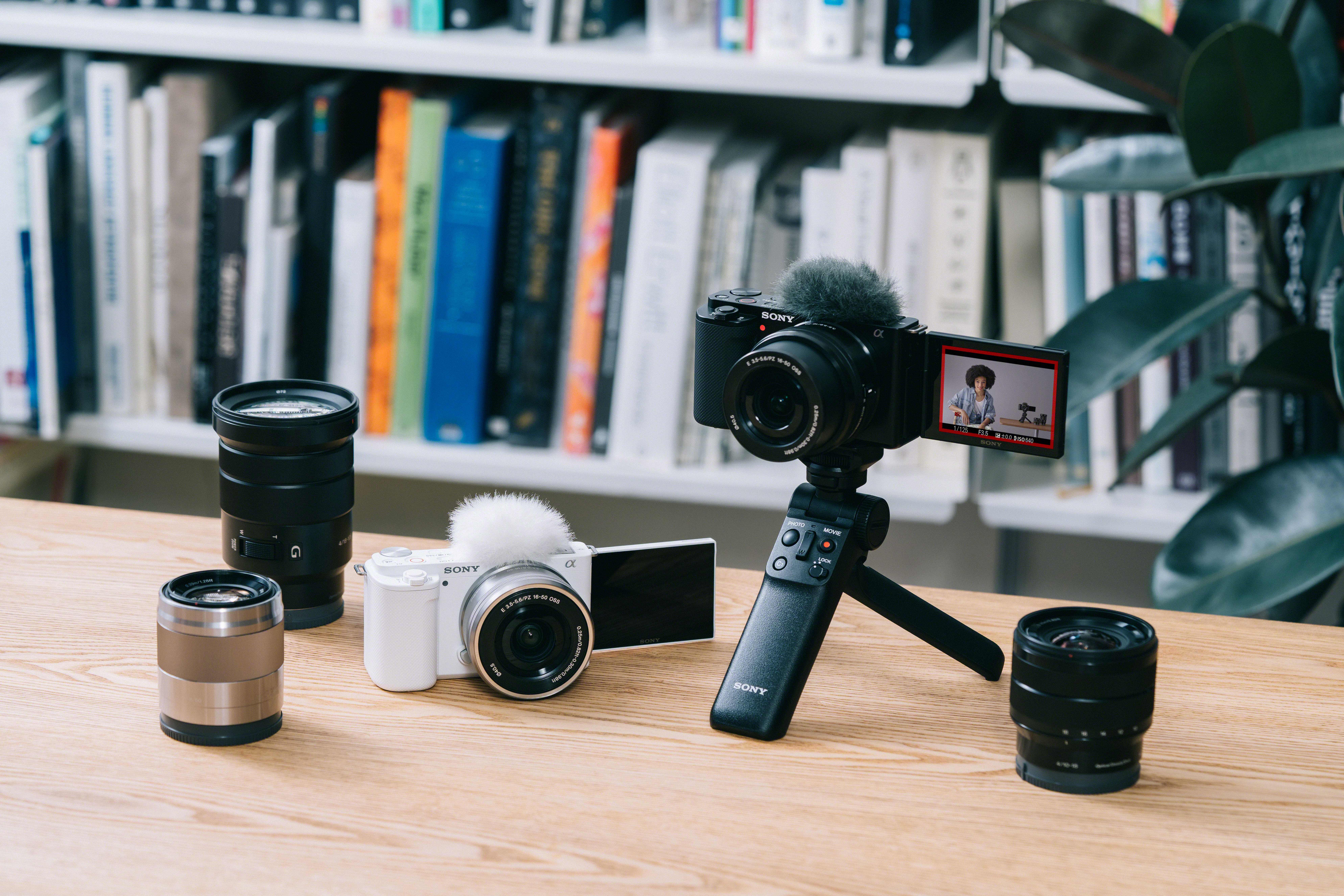 Alpha-ZV-E10_Situation_BlackWhite3