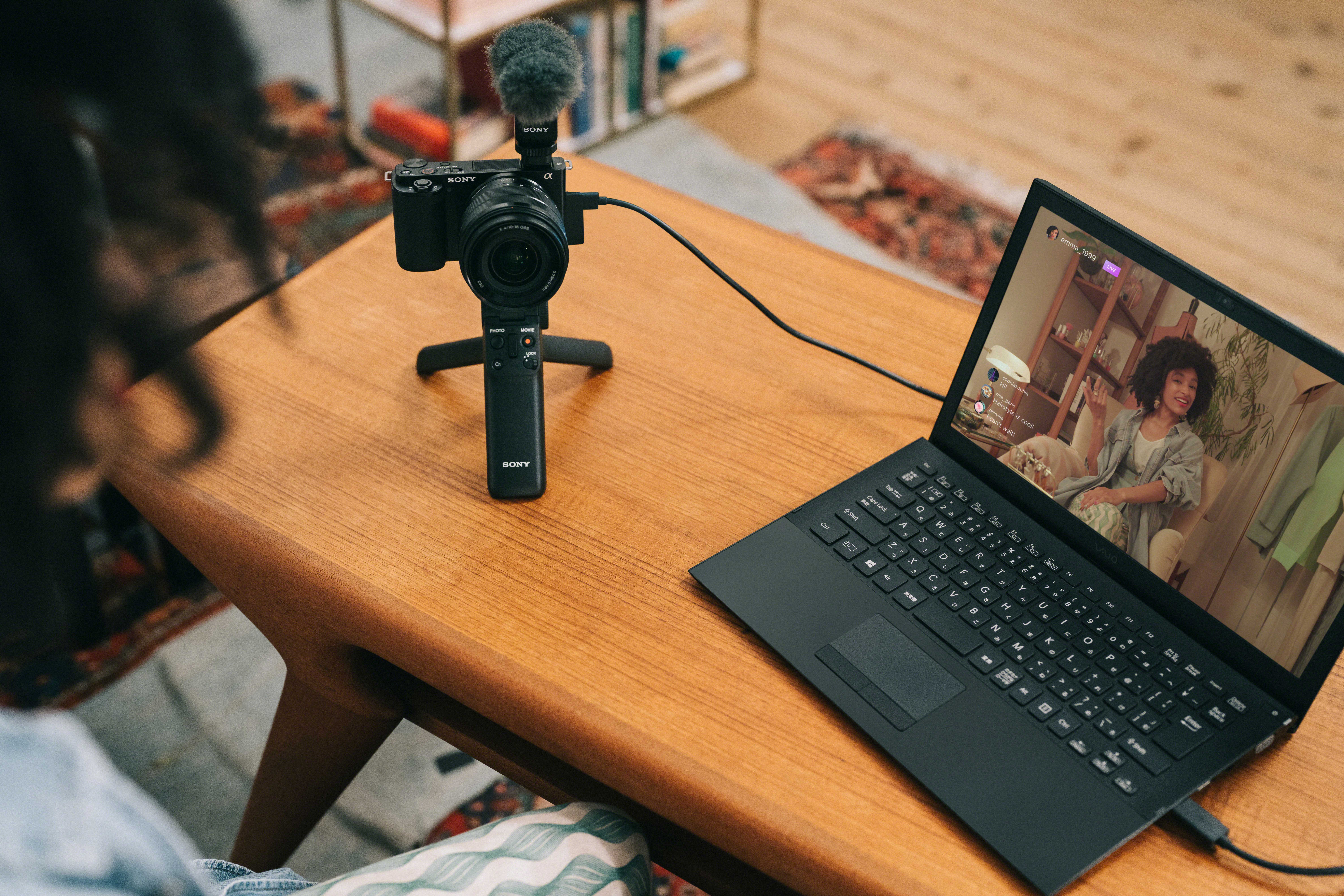 Alpha-ZV-E10_SEL1018_VPT2BT_tripod_livestream