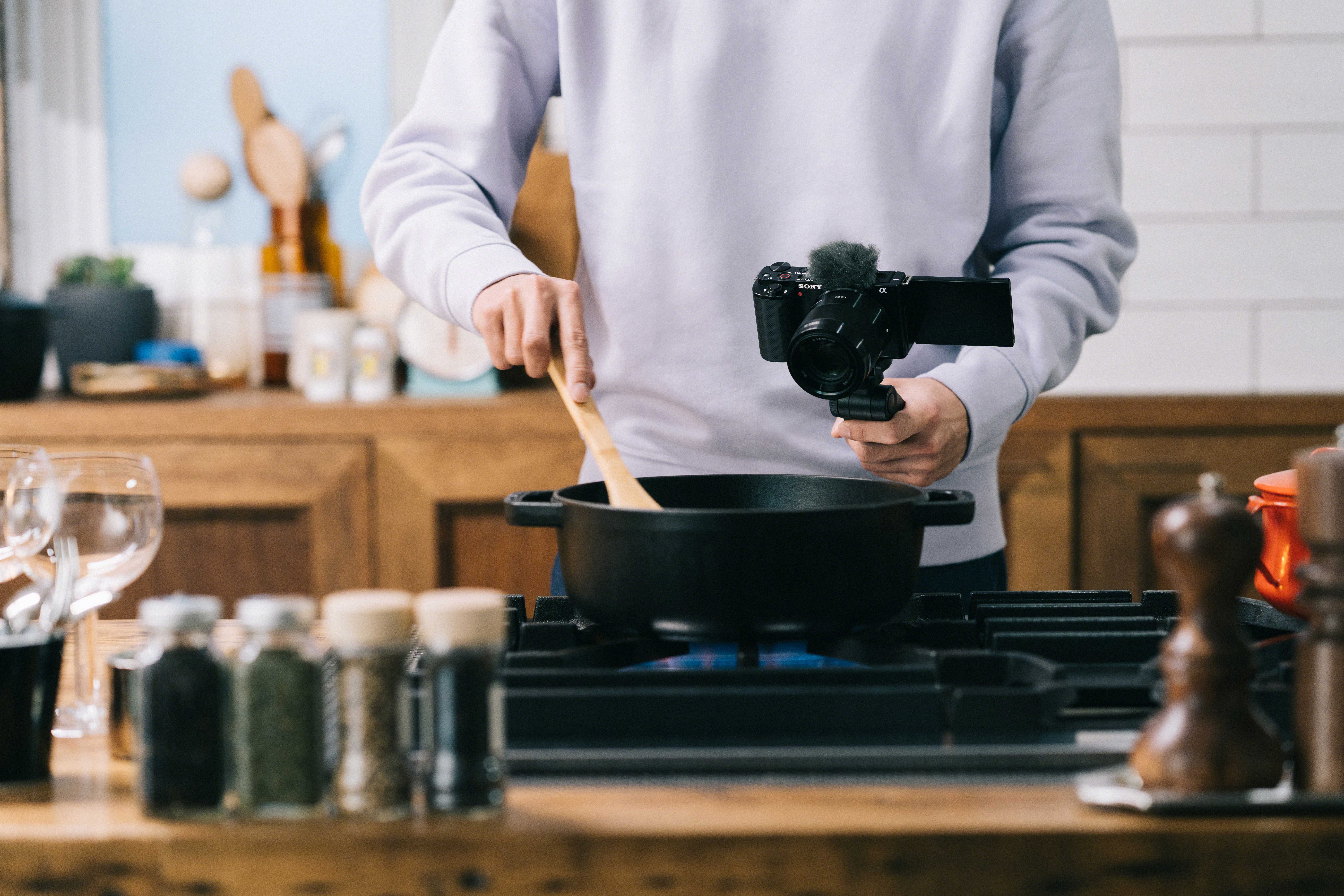 Alpha-ZV-E10_SEL50F18_VPT2BT_1