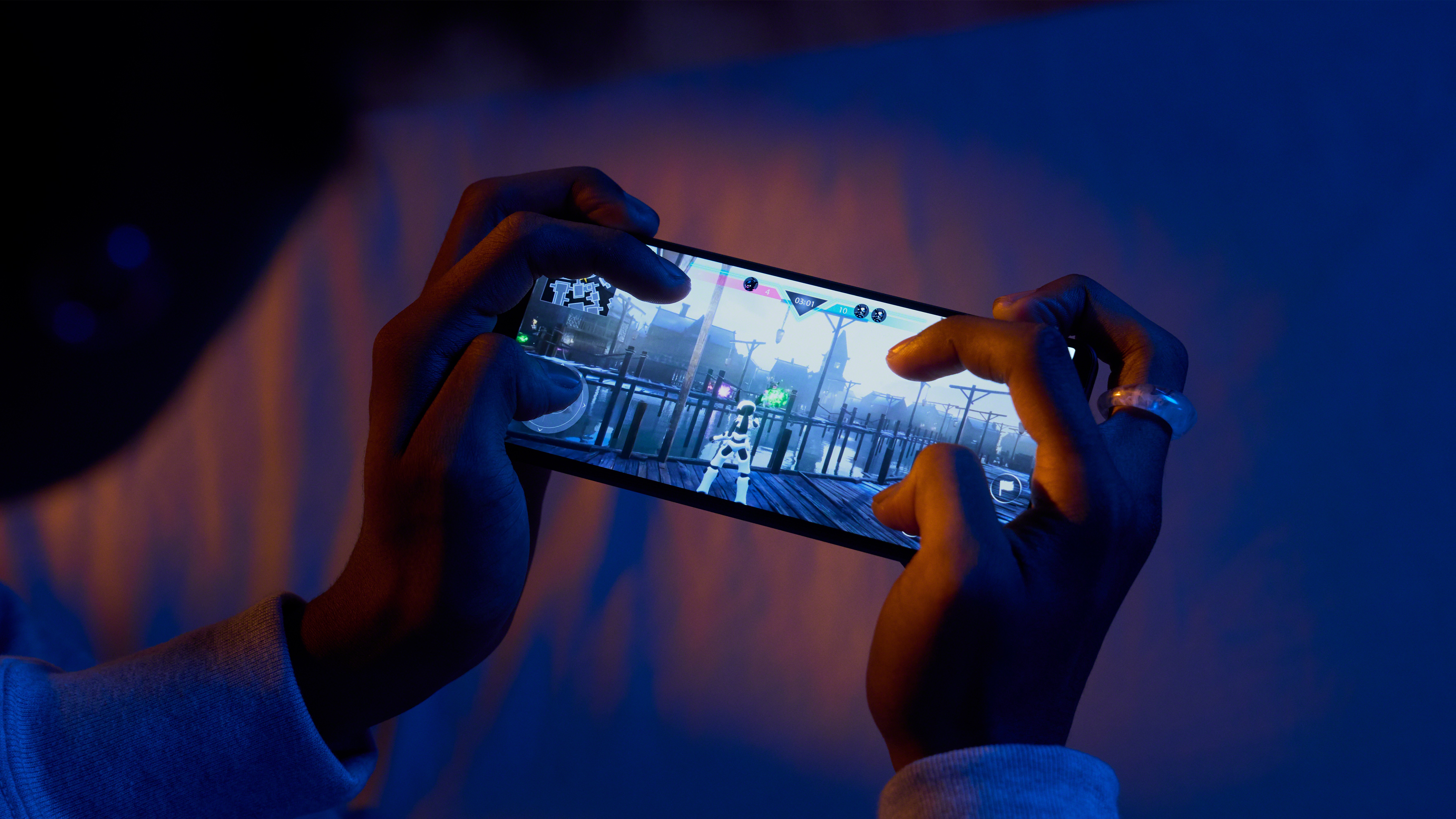 Xperia-1V_situation_Gamehandcloseup_169