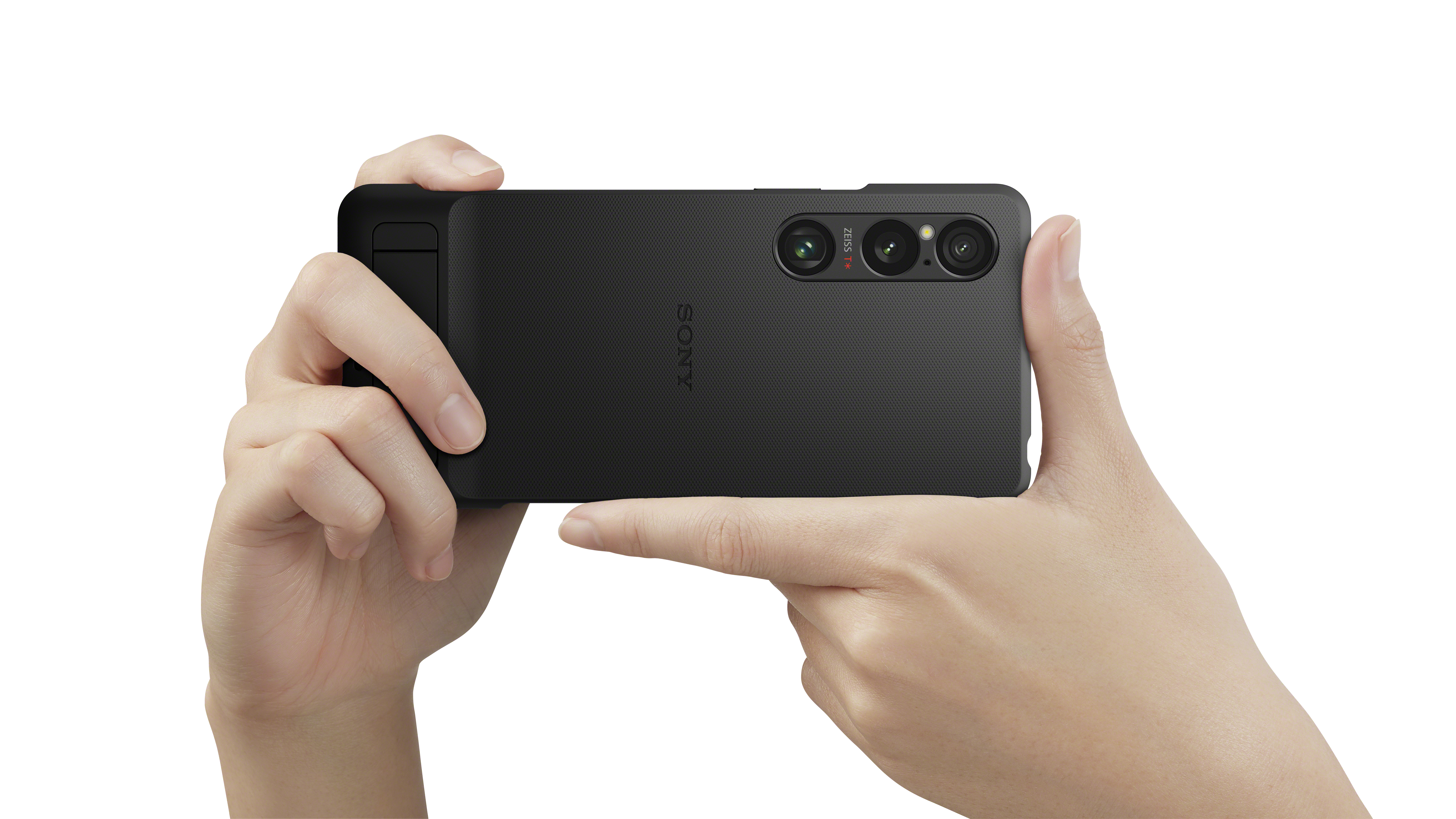 Xperia-1VI_cover_in-hand_capturing_both_hand_black_b