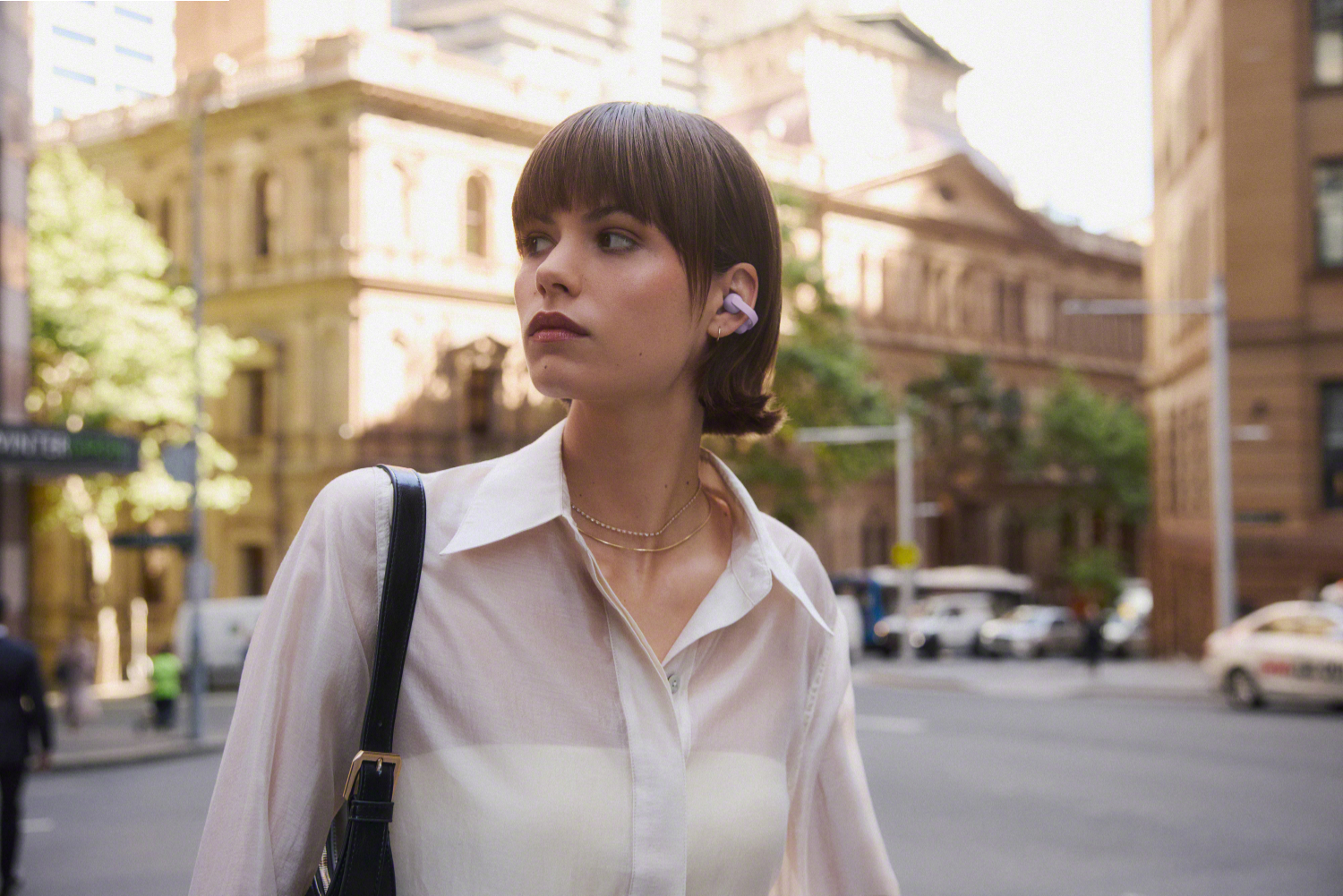 23.-LinkBudsClip-everyday-use