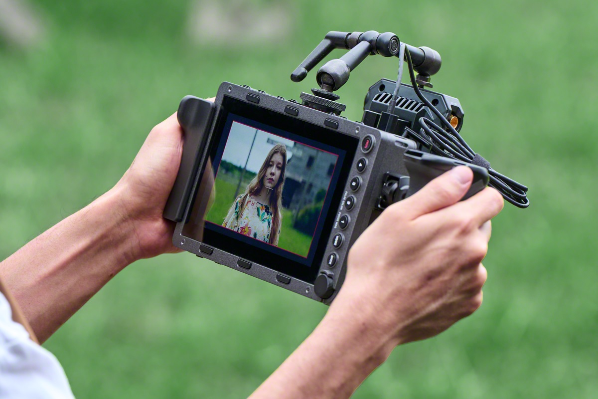 22.-Handheld-Mid