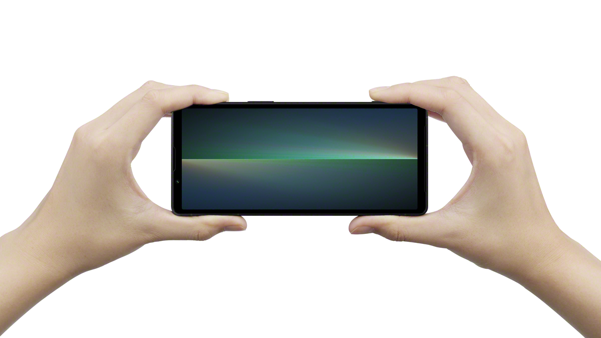 Xperia_5_V_in-hand_capturing_both_hand_Black-Mid