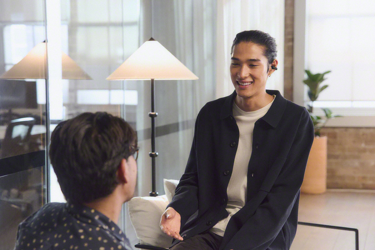 10.-LinkBudsClip-socially-friendly-design