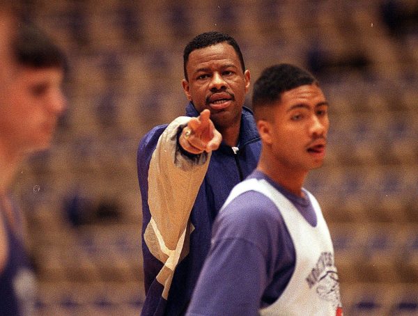 Heute in der Geschichte Chicagos: Northwestern-Basketballtrainer von ...