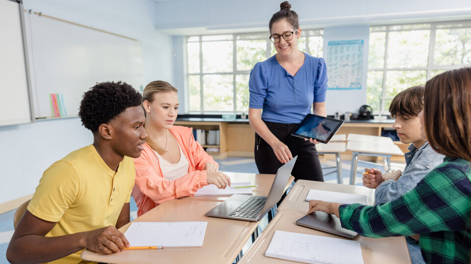 WF2445429 Blog Teaching with technology Hero