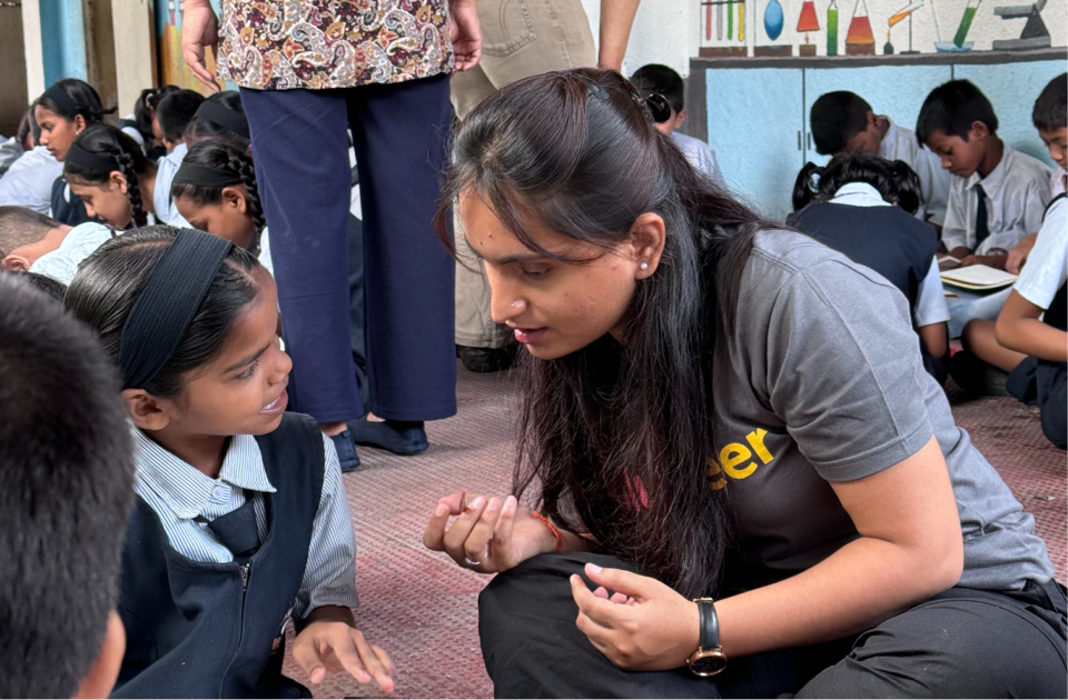 hmh-volunteer-working-with-a-student-WF2167583