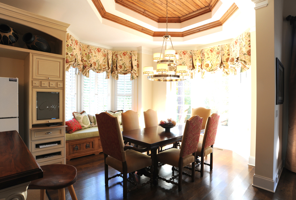 chastain-kitchen-wood-ceiling-custom-london-shades-lladesign-atlanta-marietta-kitchen-design.jpg