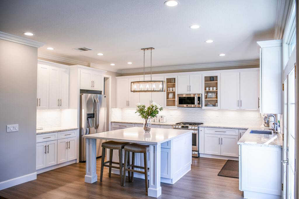 clean-transitional-cabinet-backsplash-kitchen-design-lladesigns-atlanta-marietta.jpg