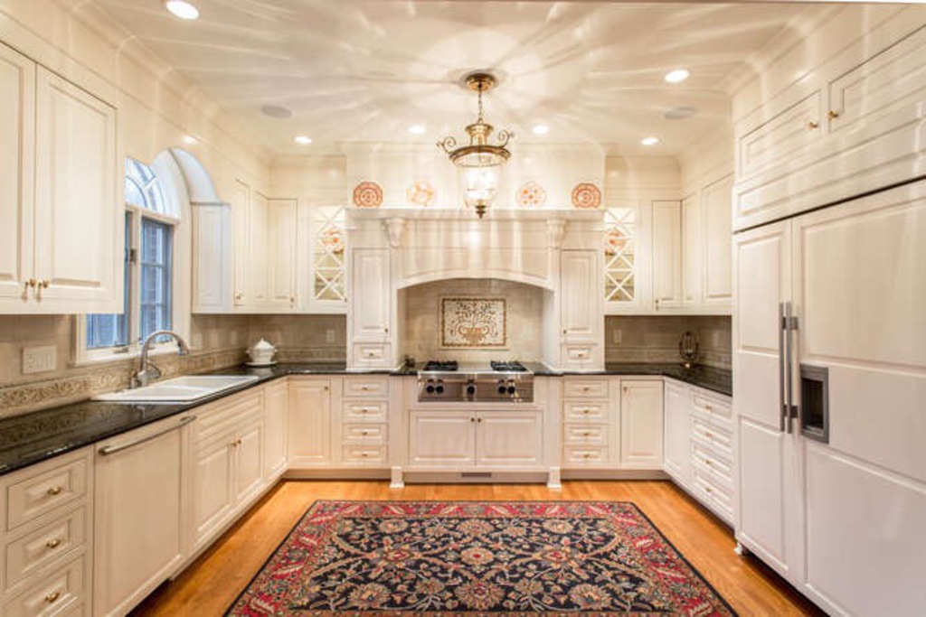 traditional-southern-kitchen-mosaic-backsplash-covered-hood-kitchen-design-lladesigns-atlanta-marietta.jpg