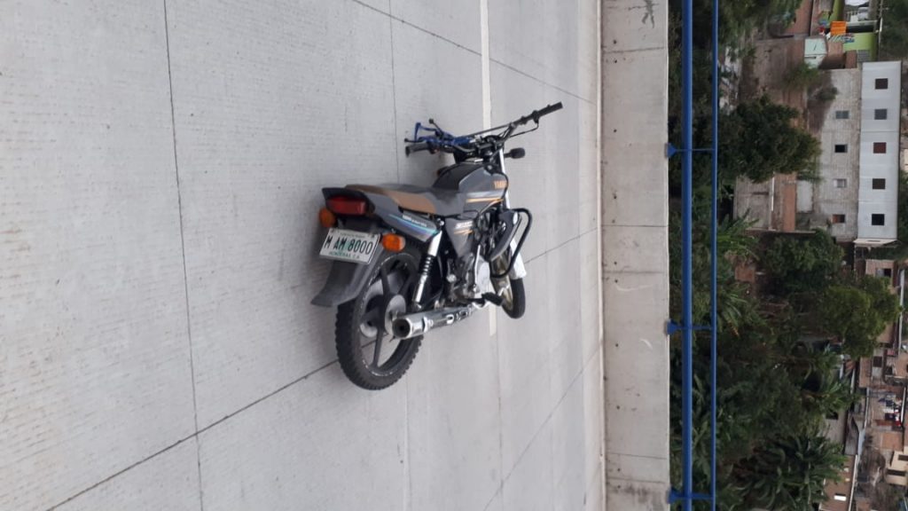 La motocicleta de conductor que perdió la vida