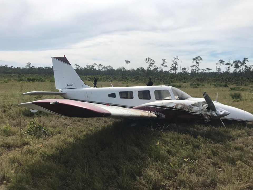  Una narcoavioneta fue abandona 