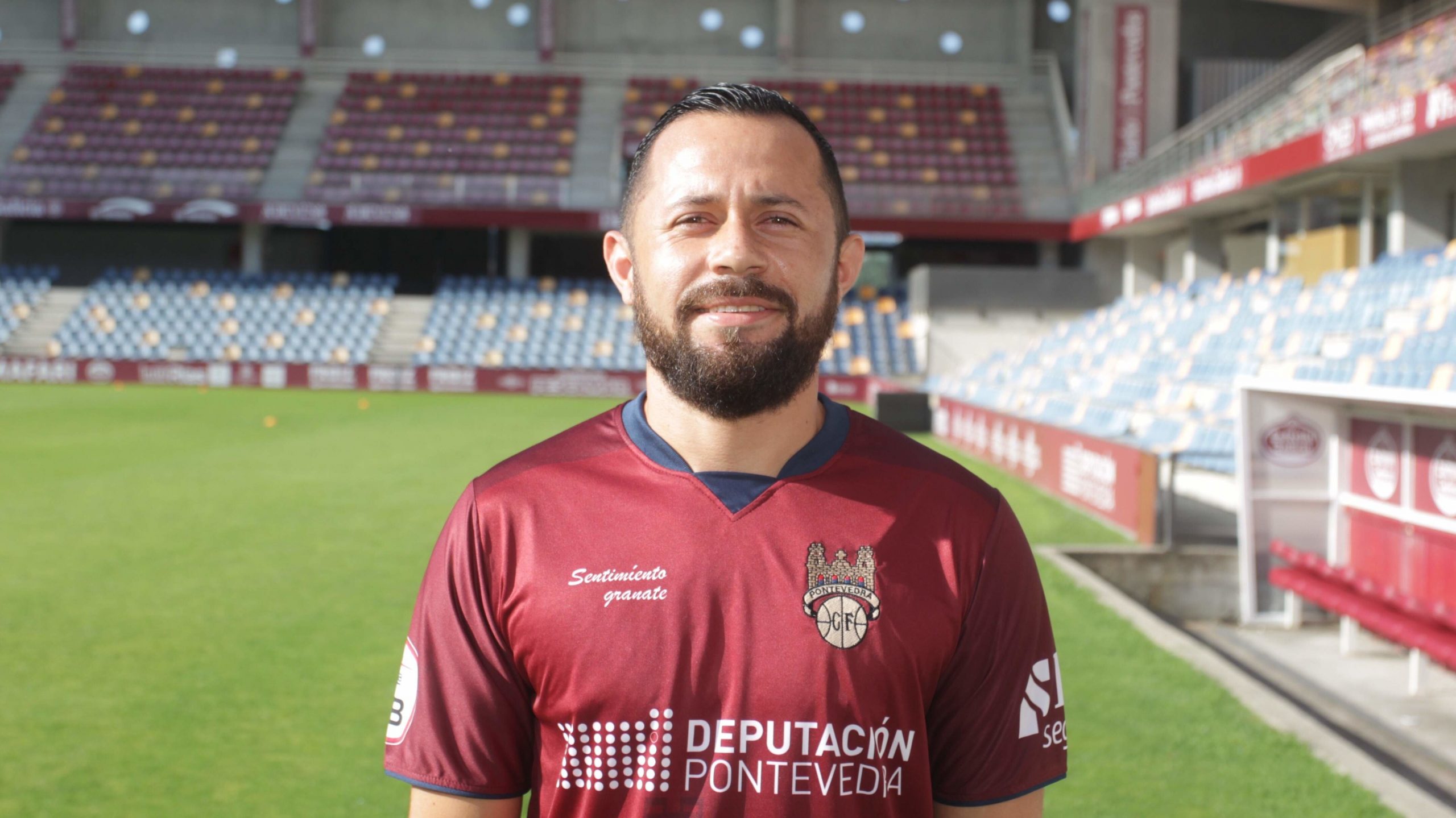 Alfredo Mejía queda sin equipo al rescindir contrato con el Pontevedra
