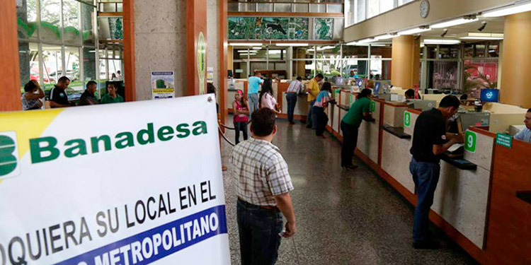 Productores se quejan por cierre.