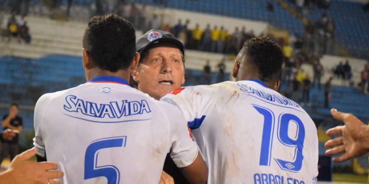 Troglio dijo que ni siquiera puede ir al baño en los partidos. / Foto: latribuna.hn