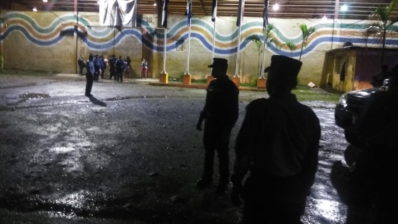 Al menos nueve privados de libertad se escaparon del centro penal de El