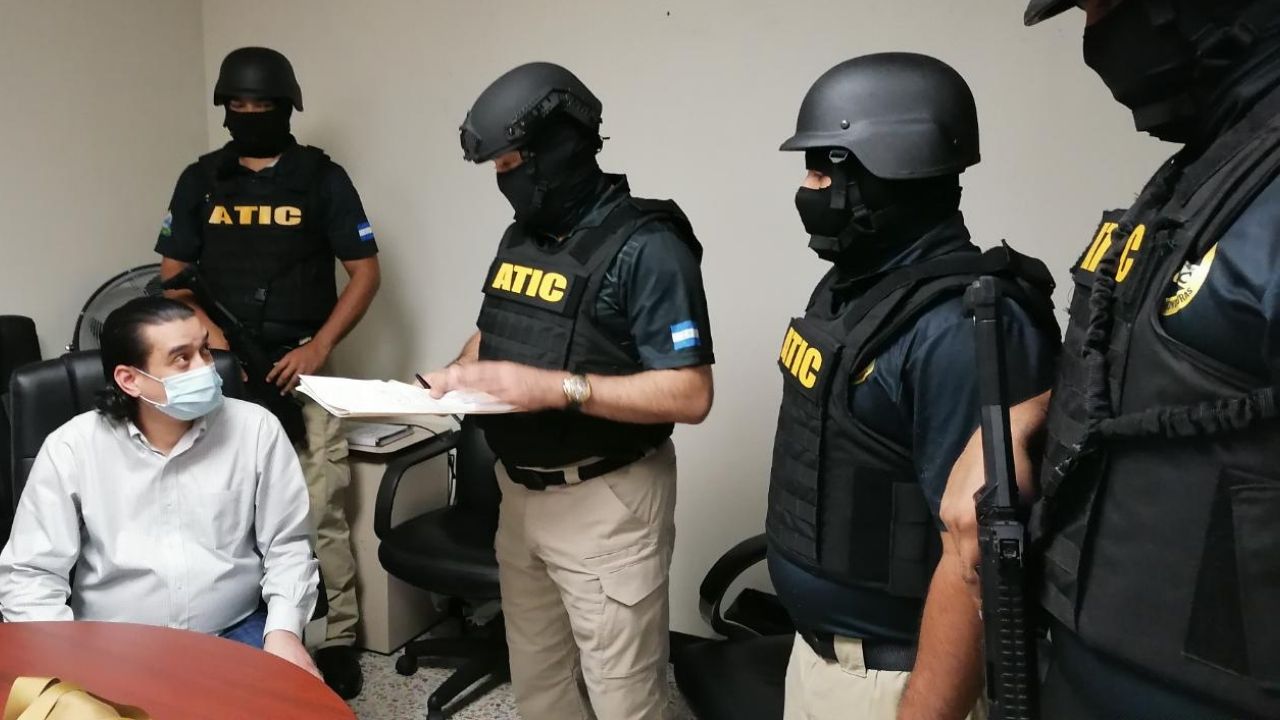 Mira la reacción de Marco Bográn al momento de su detención y lectura