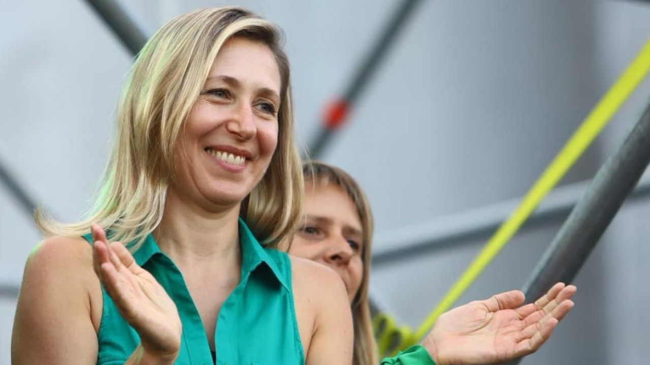 La candidata de izquierda Myriam Bregman, la primera en votar en ...