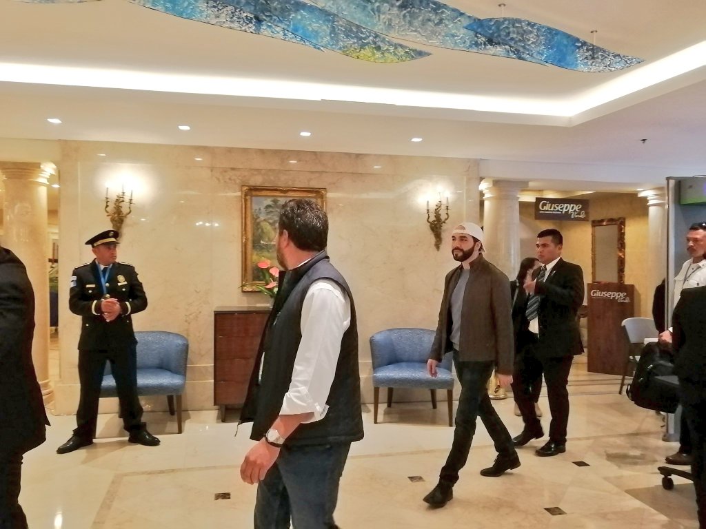 Bukele a su llegada a Guatemala. 