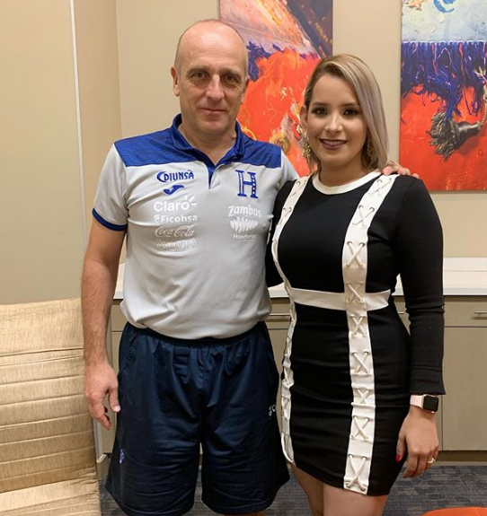 Tanya junto al entrenador de La H, Fabián Coito.