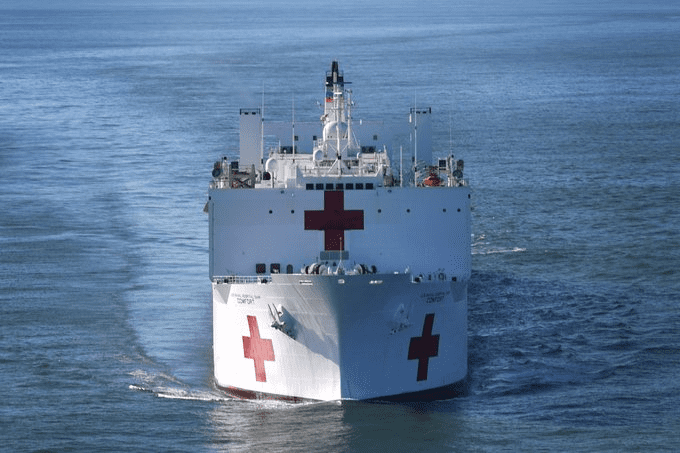 El barco, el USNS Comfort, cuenta con unas mil habitaciones.