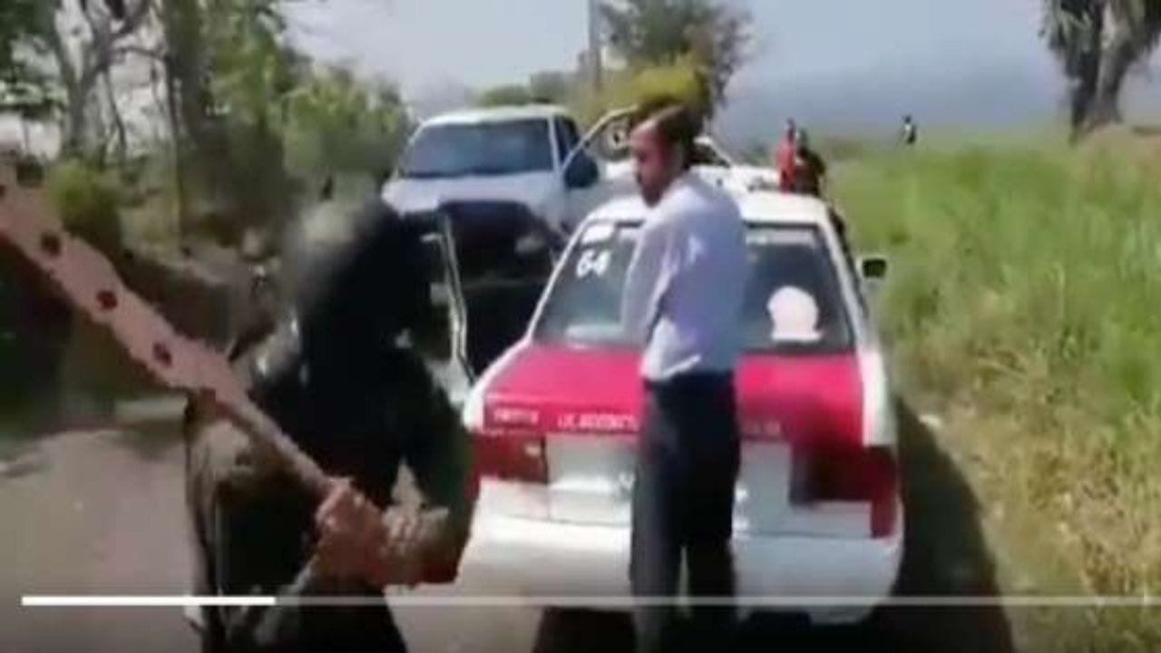 Narcos de Cárteles Unidos azotan a tablazos a personas que se vayan de la zona sin su permiso