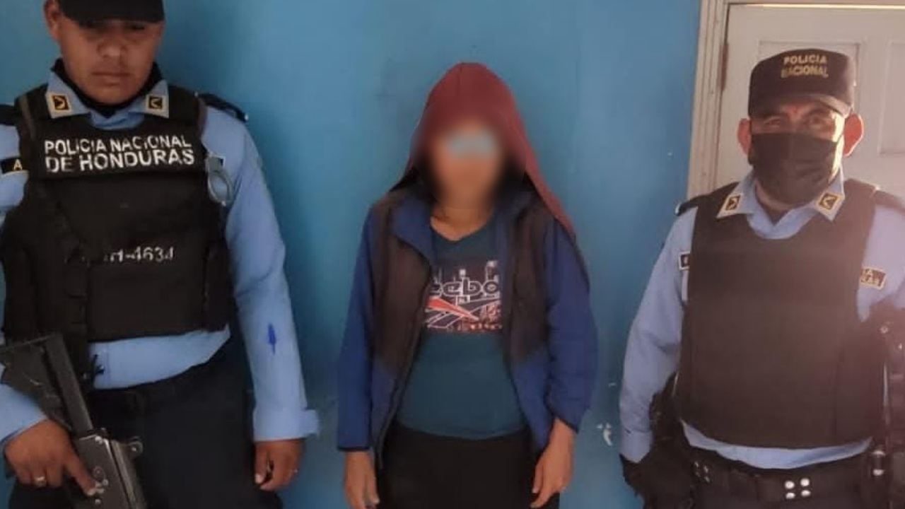 La mujer cometió el dantesco crimen con una piedra que lanzó sobre la cabeza del bebé, cuyo cuerpo fue encontrado por campesinos en Lepaterique 