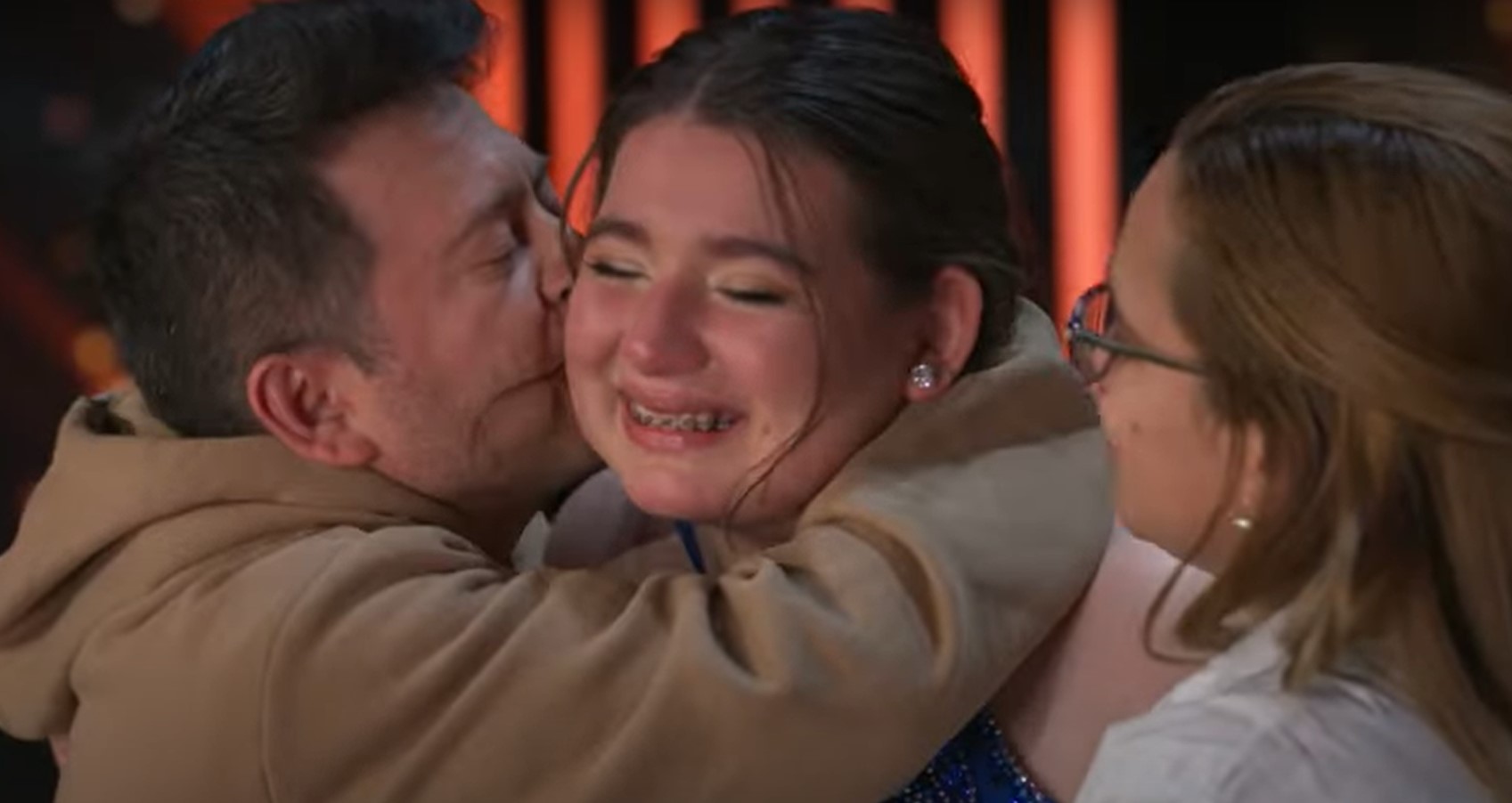 Hondureña Carla Zaldívar vivió emotivo momento con sus padres tras