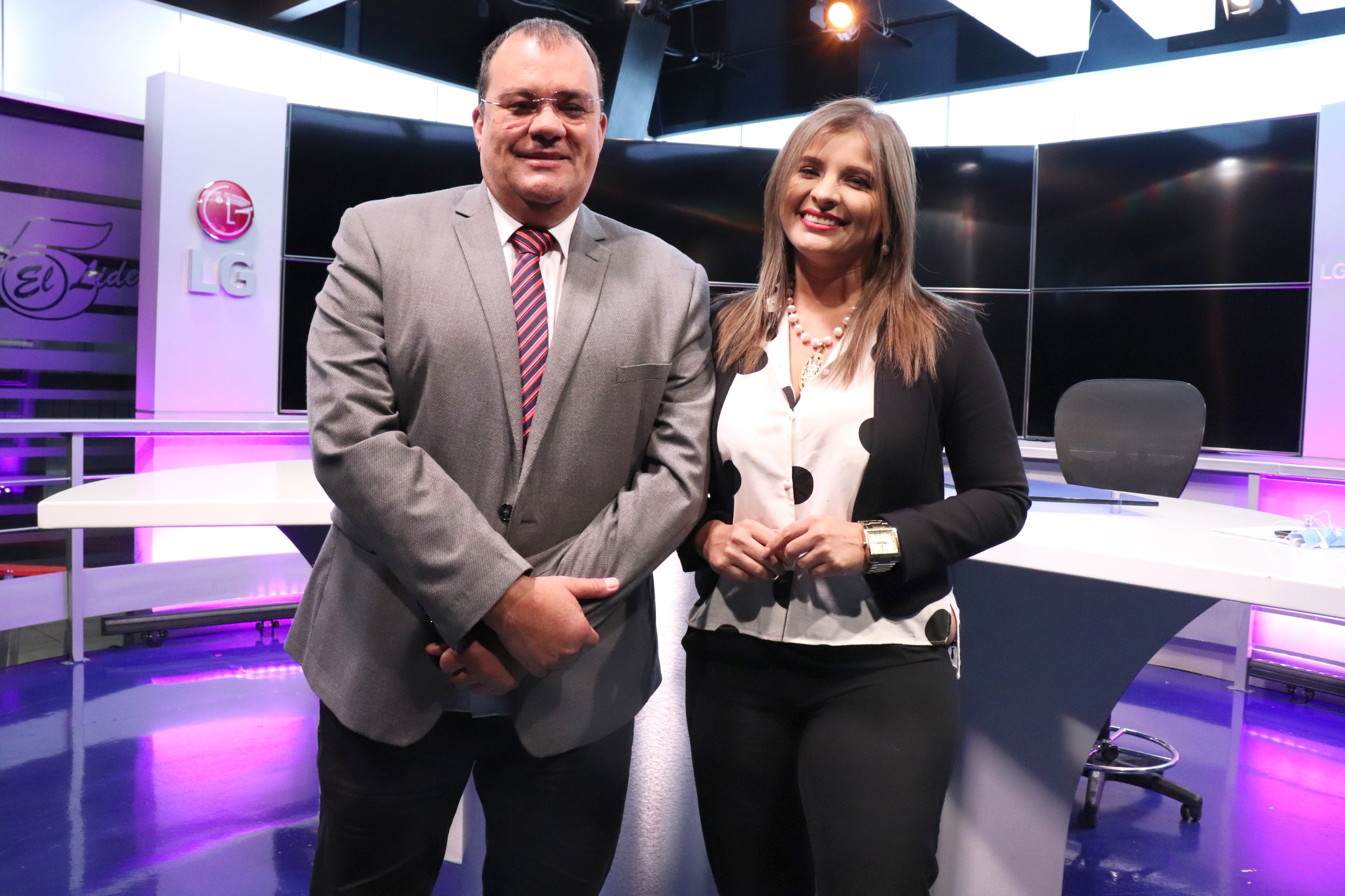 Renato Álvarez junto a Cristina Rodríguez en el noticiero estelar de las 9:00 pm. Foto: Televicentro