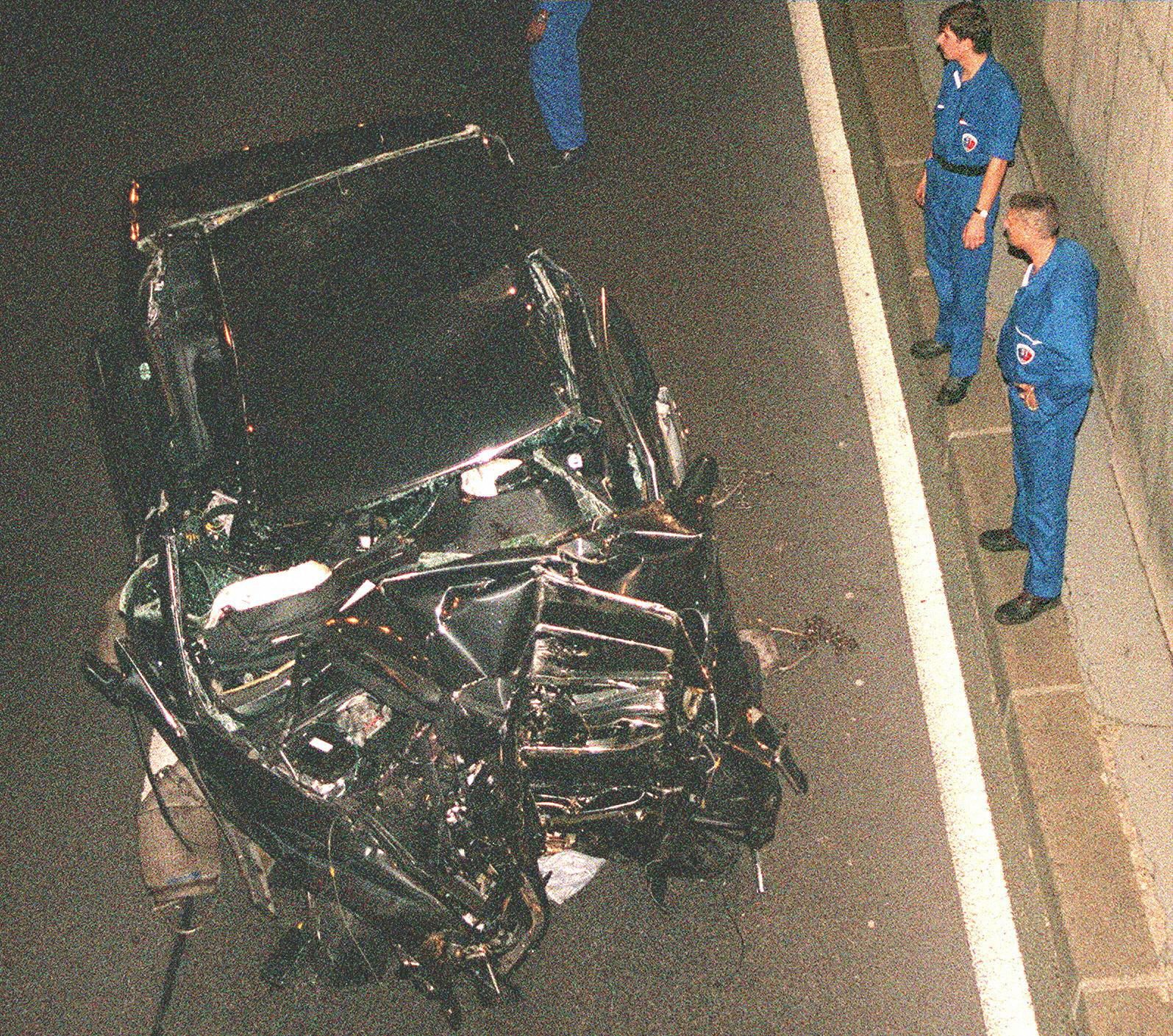 Mercedes después del accidente fotografiado por prensa de Paris. Foto: Trend Detail News