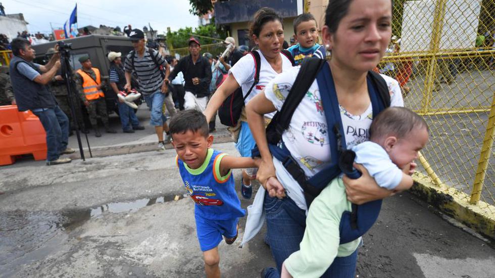 Mujeres junto con sus hijos retornando de México a Honduras. Foto: El Comercio Perú