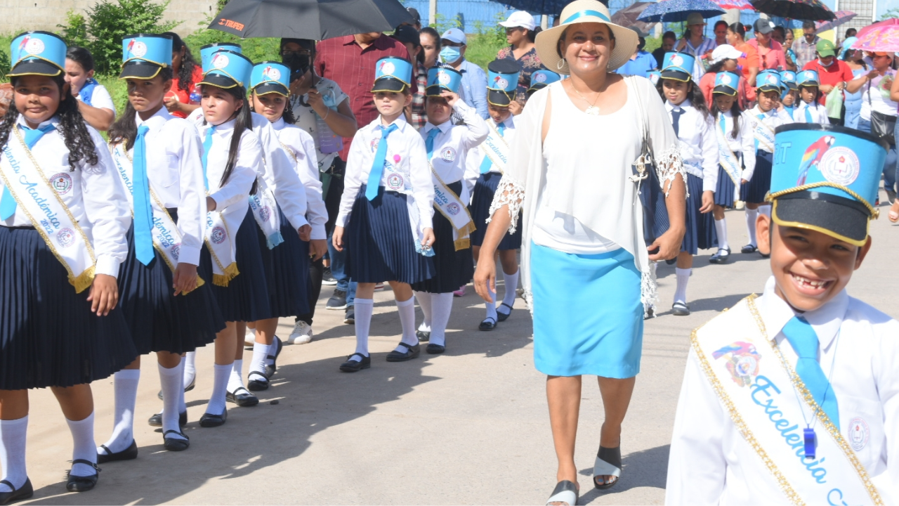 Conoce desde cuándo se celebra el día del maestro en Honduras y debido a qué prócer, te brindamos información de los héroes sin capa que enseñan con amor y dedicación a toda una nación