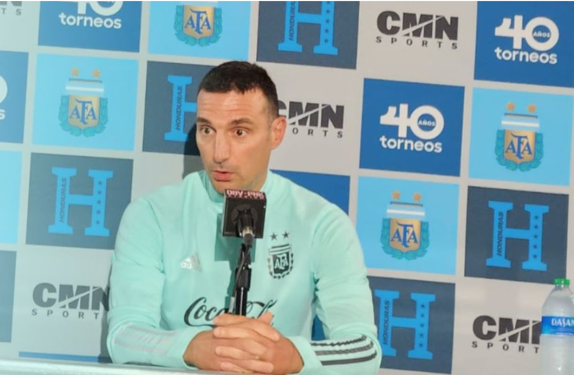 Lionel Scaloni respondiendo preguntas previo al encuentro de Honduras hoy con Argentina. Foto: Deportes TVC