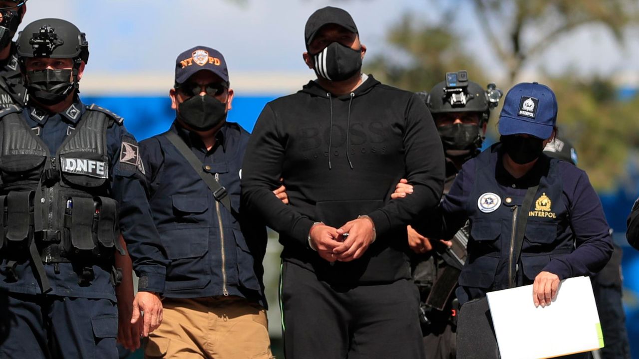 Matta Waldurraga Alcohol, drogas y decenas de artistas, el escándalo