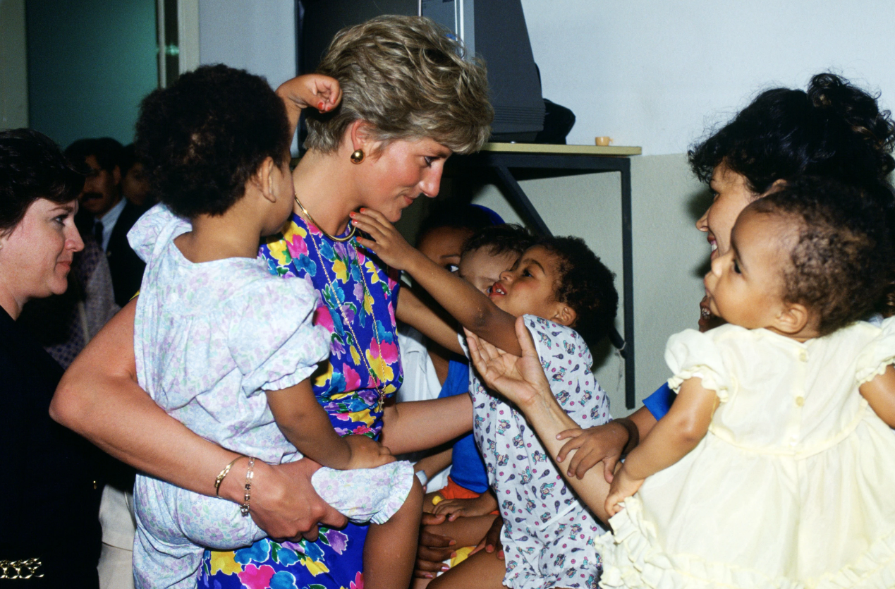 La princesa Diana era conocida por su trabajo humanitario en distintas partes del mundo. Foto: Time