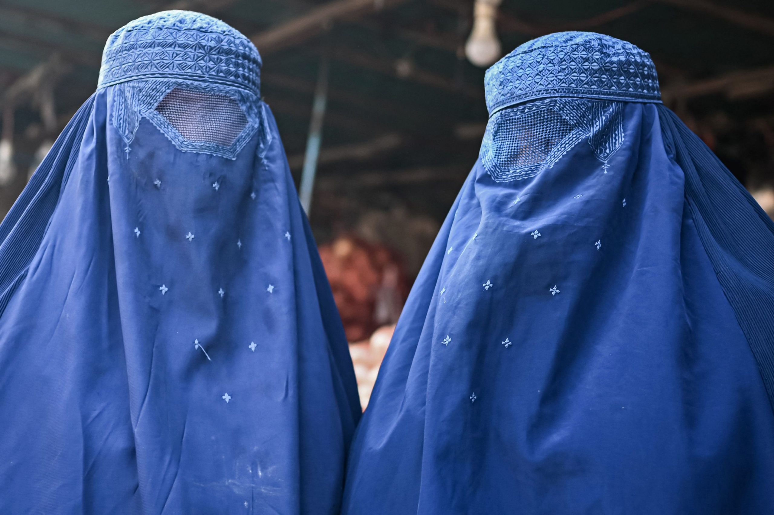 El burka obliga a las mujeres a cubrir su rostro. Foto: CNN