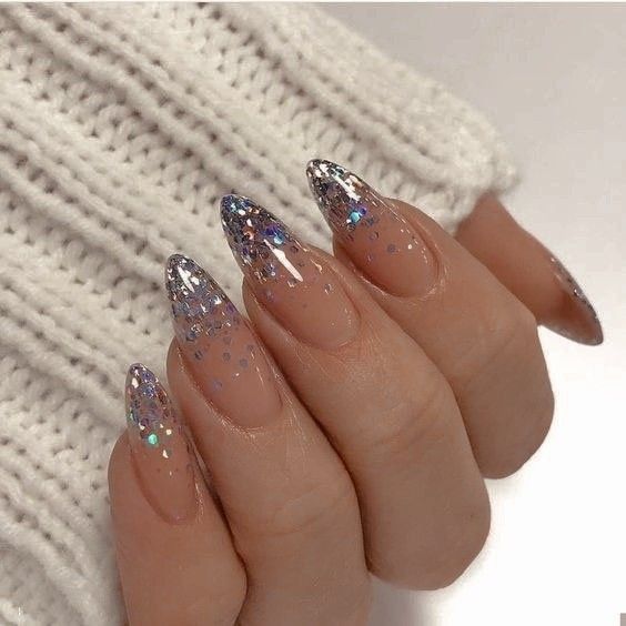 Este tipo de uñas son acrílicas y encapsuladas pero pueden hacerse en otro estilo. Foto: Pinterest