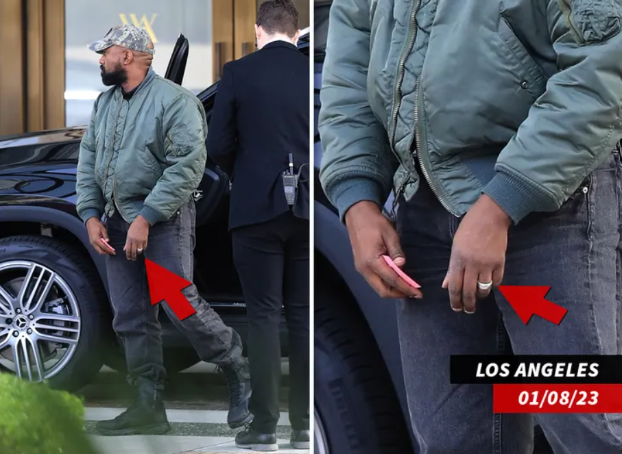 Kanye fue visto el pasado 8 de enero de 2023 usando un a banda en su dedo anular. Foto: TMZ