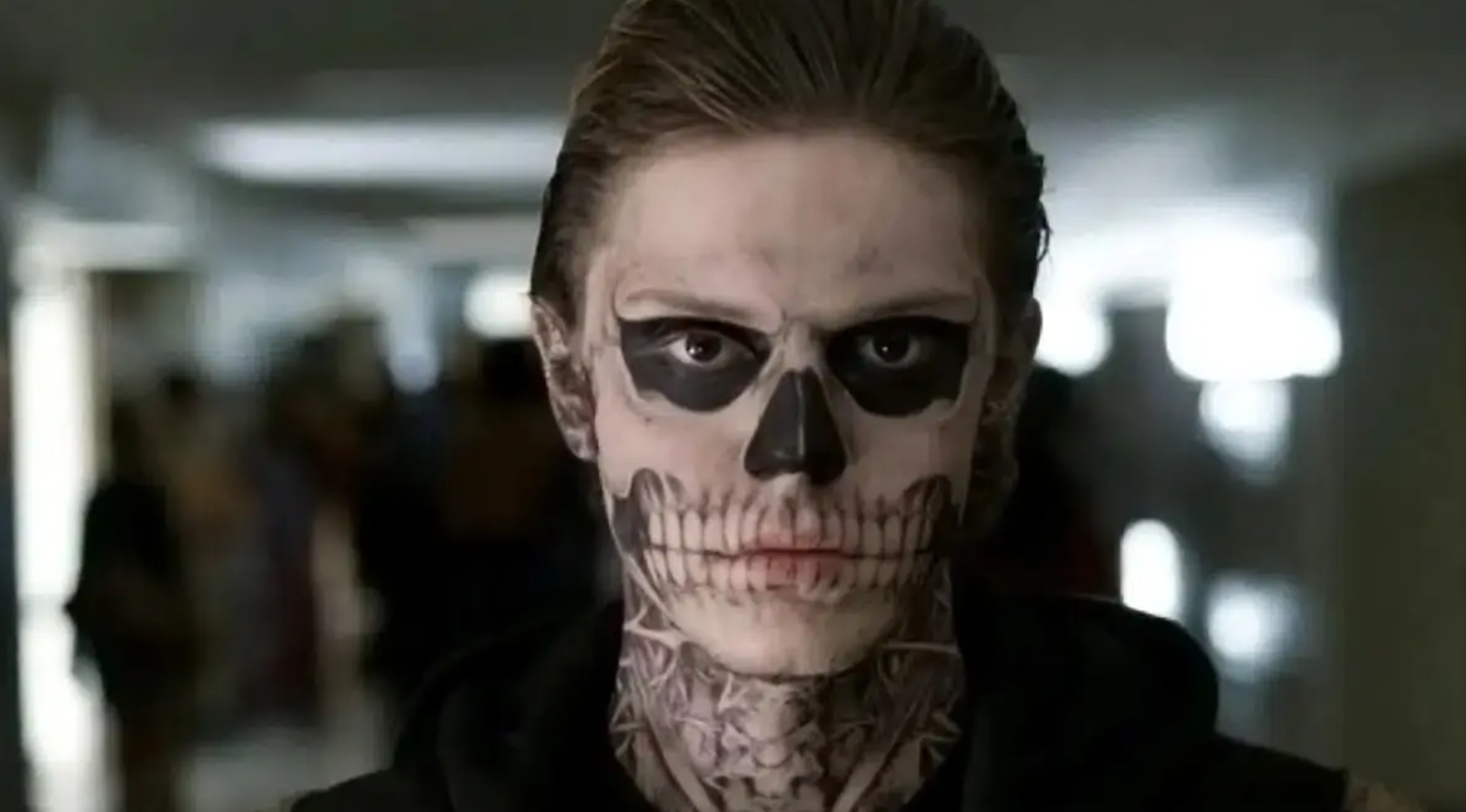 Evan Peters interpretó el papel de 'Tate' un psicópata y asesino en la serie de American Horror Story.
Foto: Numero Magazine