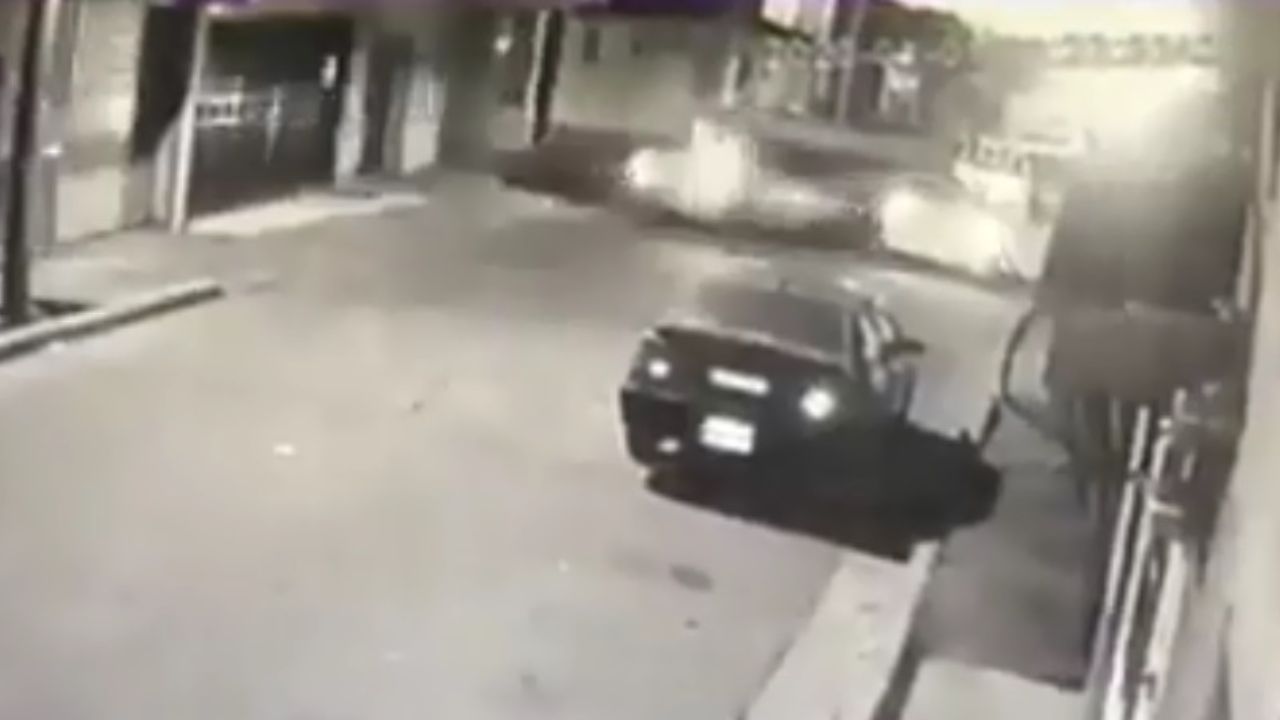Video: Ladrón trata de robar un vehículo y termina chocando contra un taxi