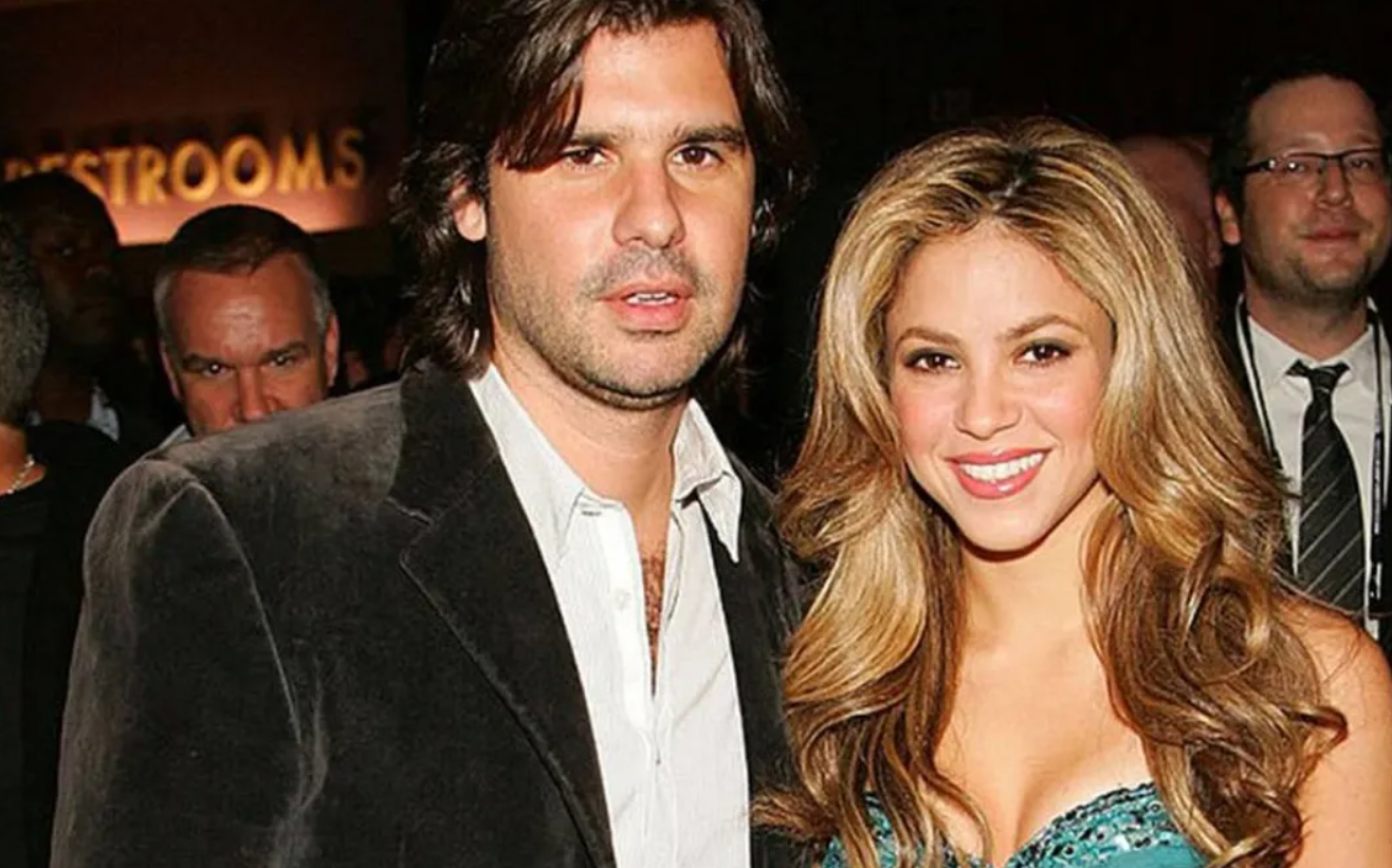 Shakira junto a Antonio de la Rúa. Foto: A24