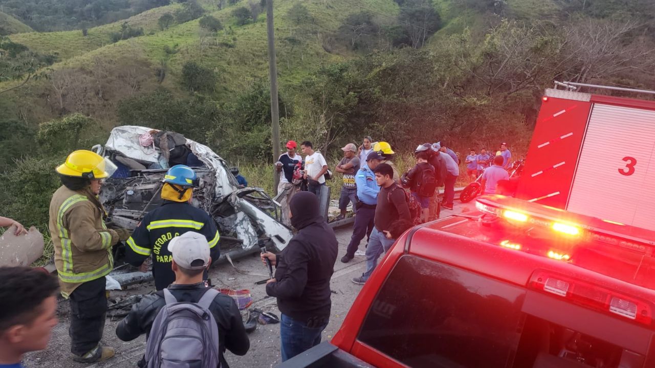 Dos muertos y doce heridos deja accidente en la carretera CA-4 en Santa ...