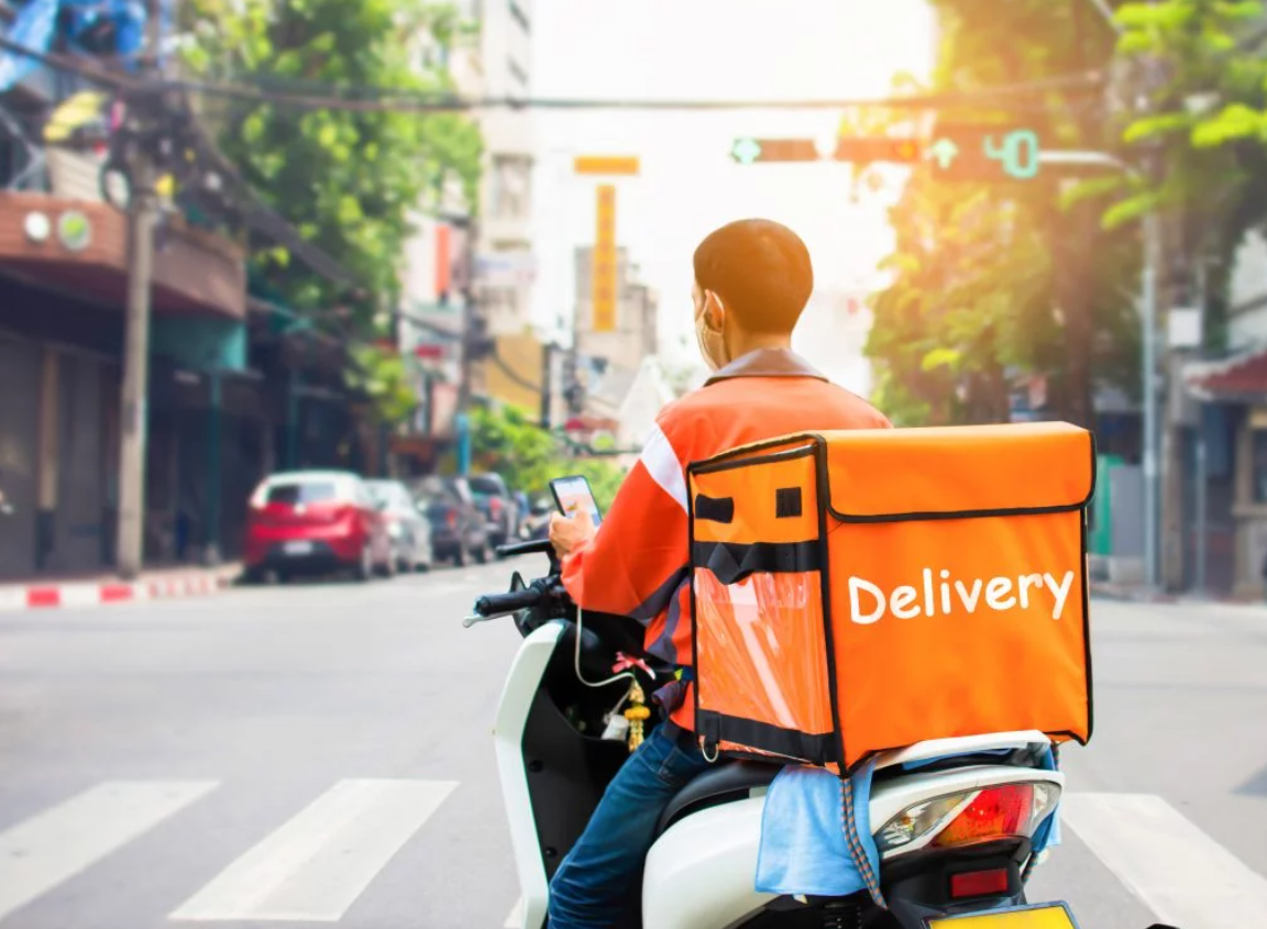 El delivery en moto se ha vuelto el más popular. Foto: Migrante