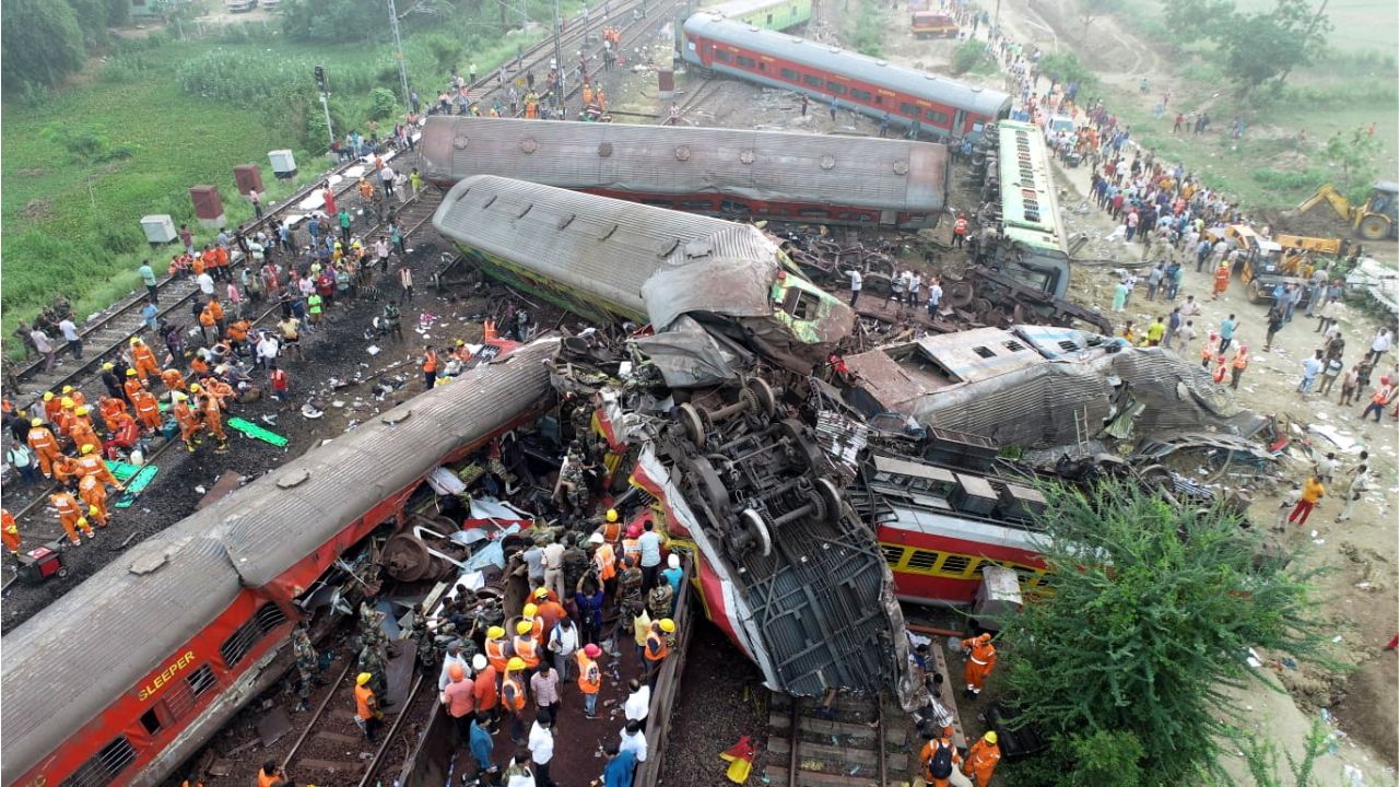 288-muertos-deja-el-peor-accidente-de-tren-del-siglo-en-la-india