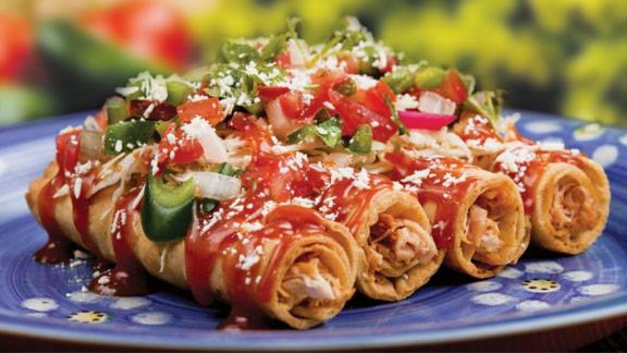 Tacos de pollo hondureños, un festín de sabores tradicionales