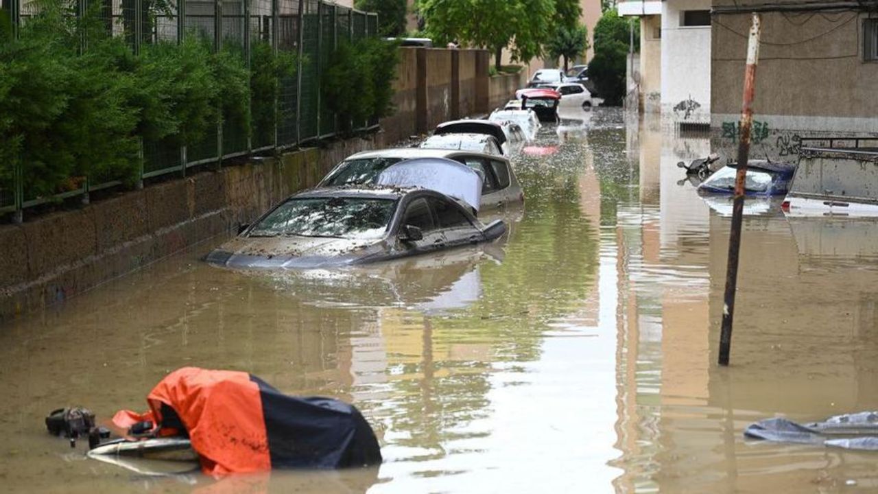 Calles inundadas y carros arrastrados: España sufre lluvias ...