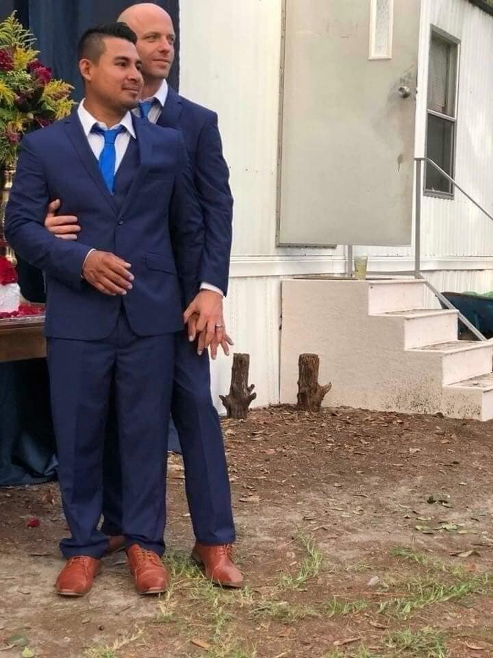 Hombre migró y terminó casado con su jefe