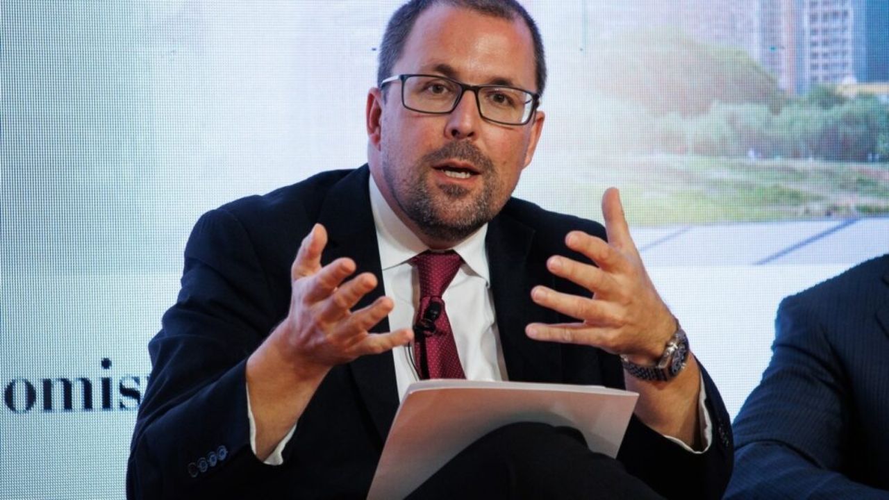 Raül Blanco Díaz: La Salida del Presidente de Renfe y su Impacto en el Sector Ferroviario