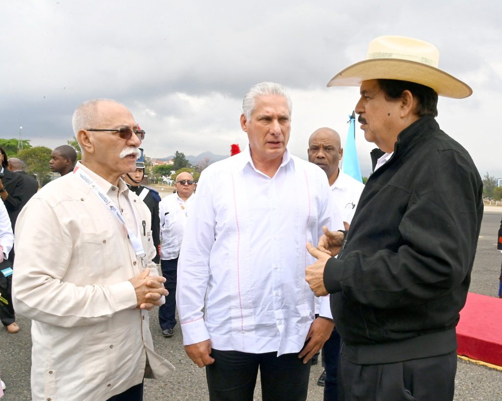 El expresidente de Honduras y coordinador del partido de gobierno, José Manuel Zelaya, recibió al presidente de Cuba, Miguel Díaz-Canel.